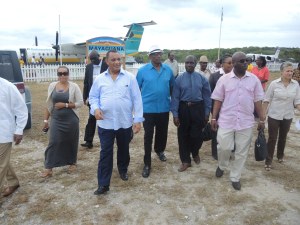 Prime Minister Christie welcomes Bahamasair back to Mayaguana 